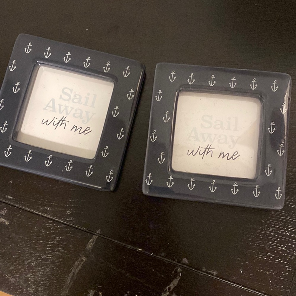 Set of two picture frames